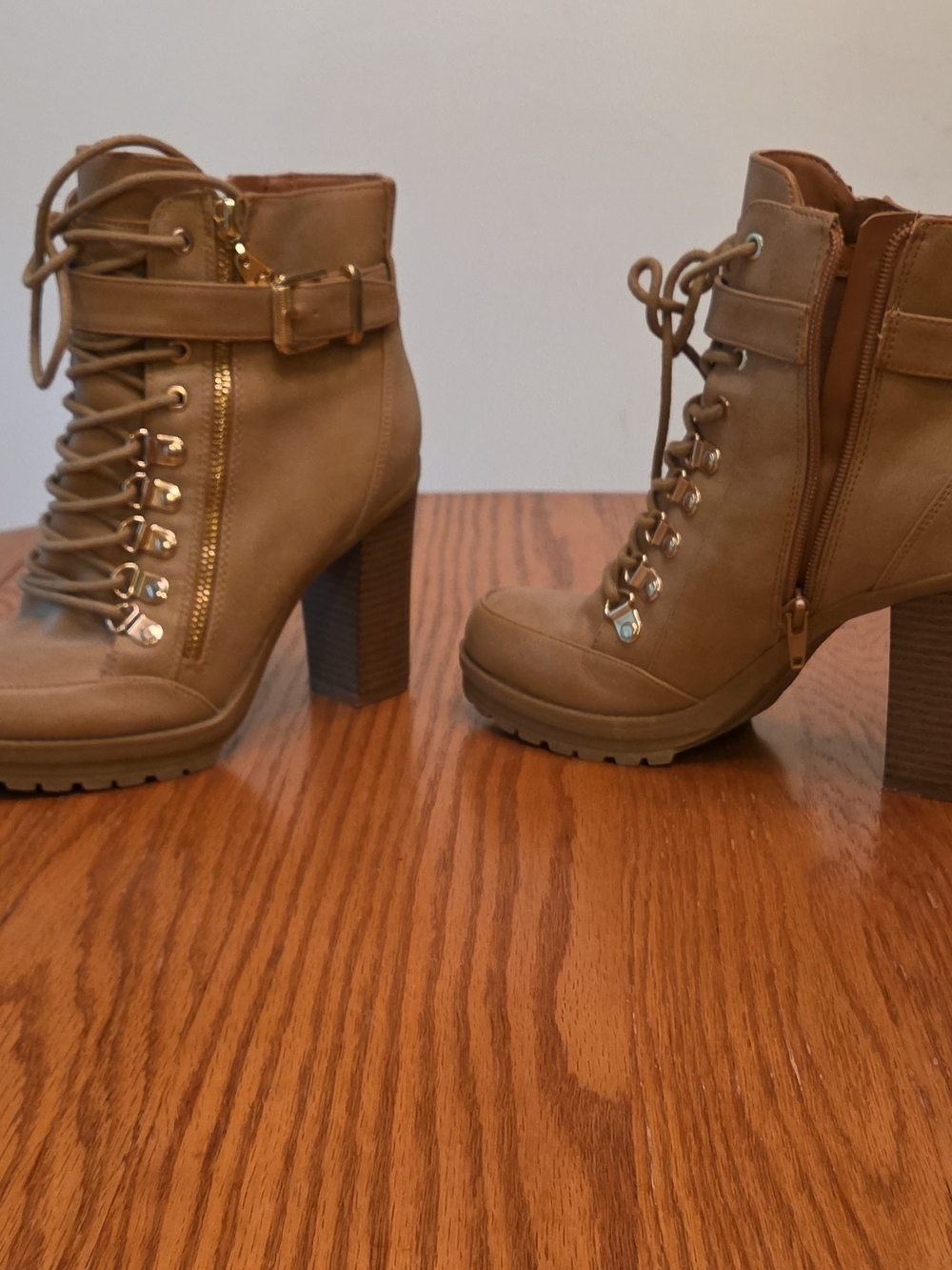 Women's GUESS Tan Lace-Up Block Heel Ankle Boots with Buckle Size 7 M